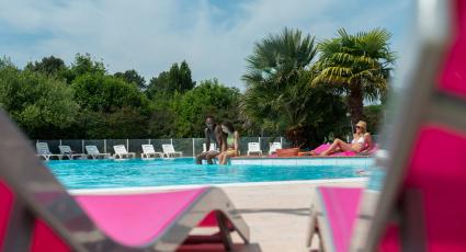 Transat bord de piscine La Réserve