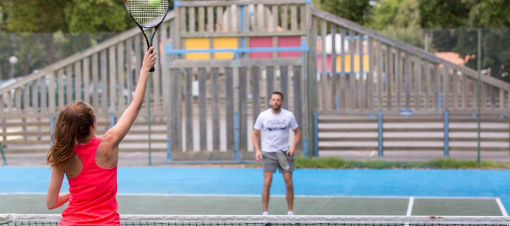 Tennis au camping Les Pierres Couchées